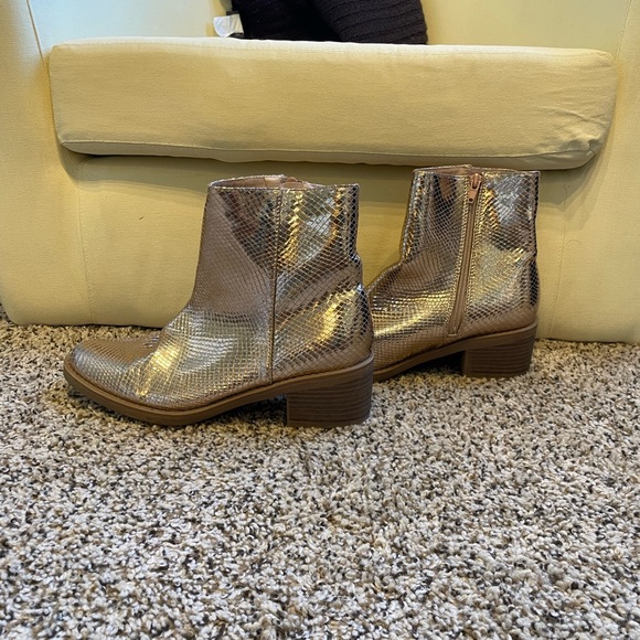 Gold shiny boots - Picture 2 of 4